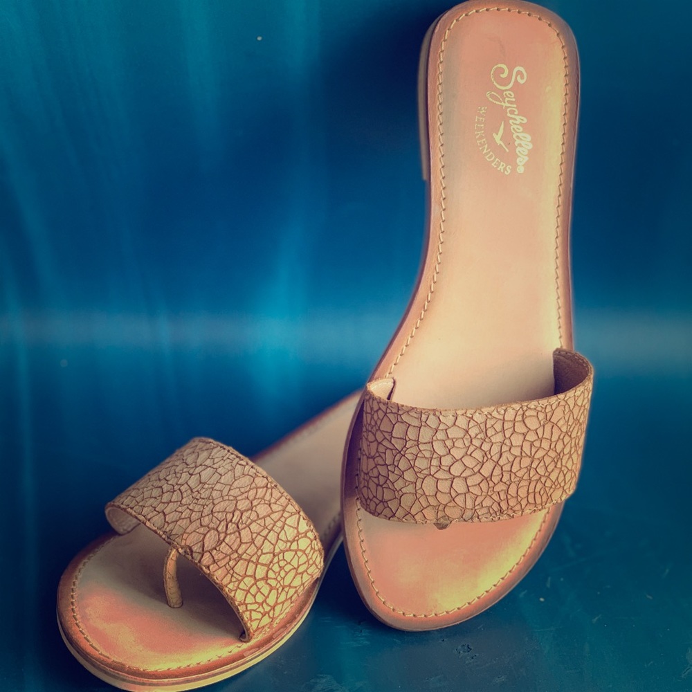 SEYCHELLES weekender tan leather slide